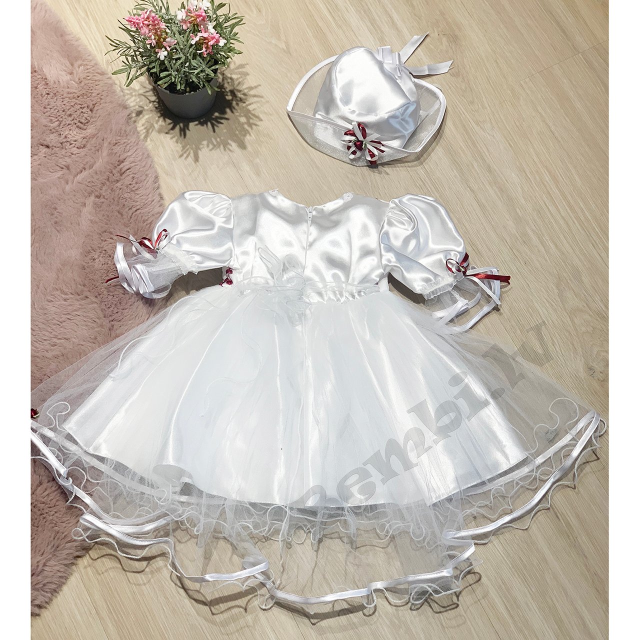 Balta svētku kleita ar sarkaniem elementiem un cepuri 68-86 izm. - Image 3