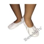 Baltas dejošanas čības, češkas